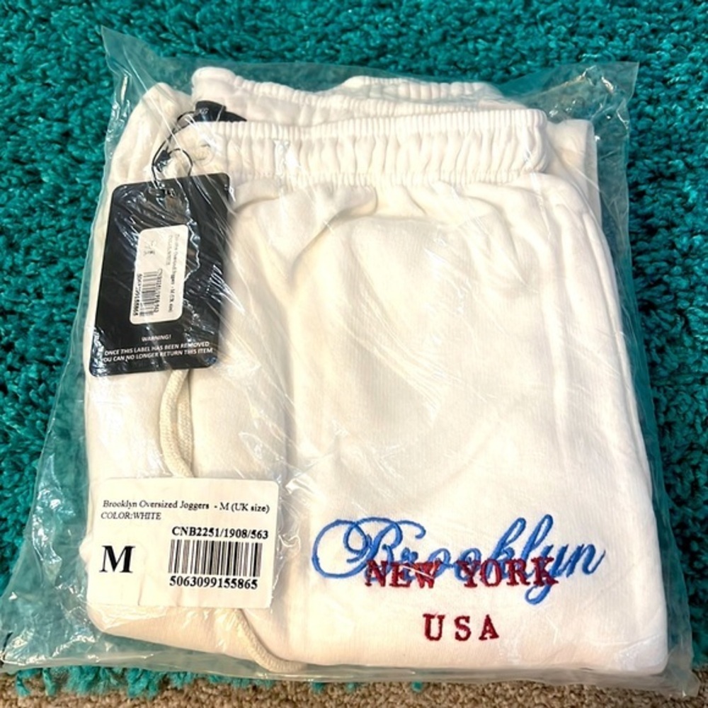 Pretty little thing Brooklyn oversize jogger, size medium (uk) new